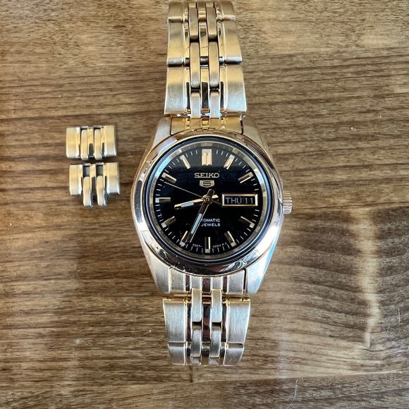 Seiko Gold and Black Women's Watch - Picture 3 of 10